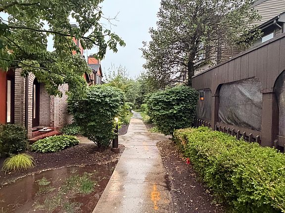 5th image of 100 Riverbend Dr #100