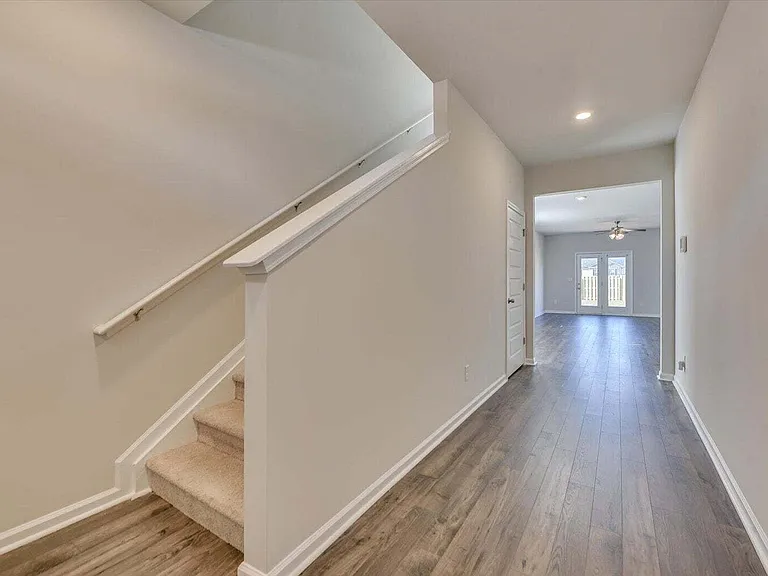 433 Whitby Ct — Photo 5