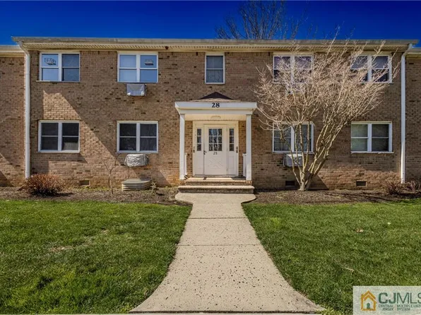 28 Manchester Ct APT C, Freehold, NJ 07728
