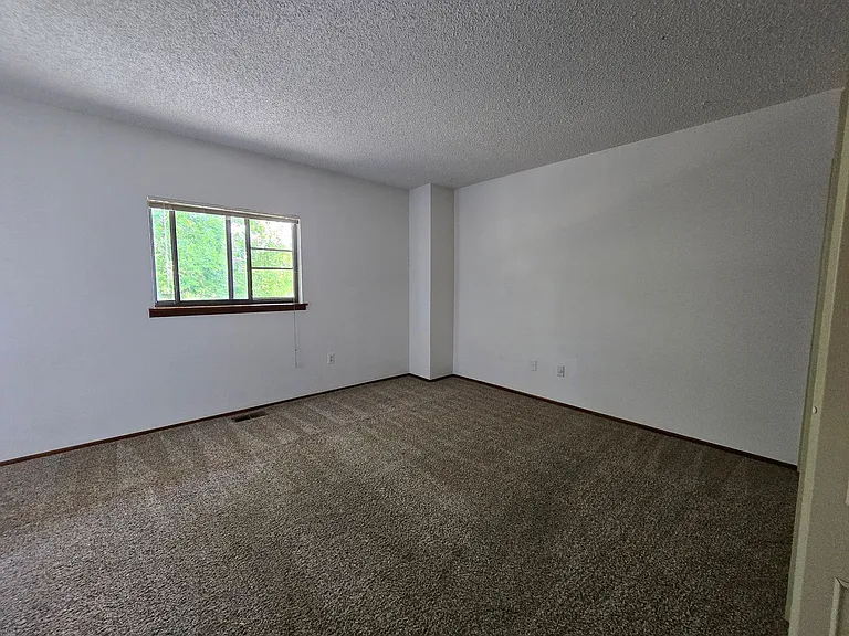 1513 Seneca Cir — Photo 16
