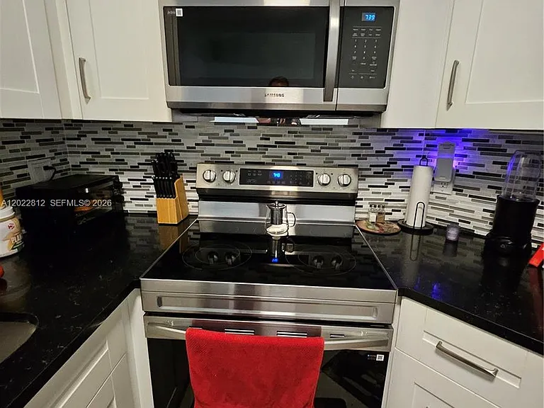 212 Lake Pointe Dr #113 — Photo 2