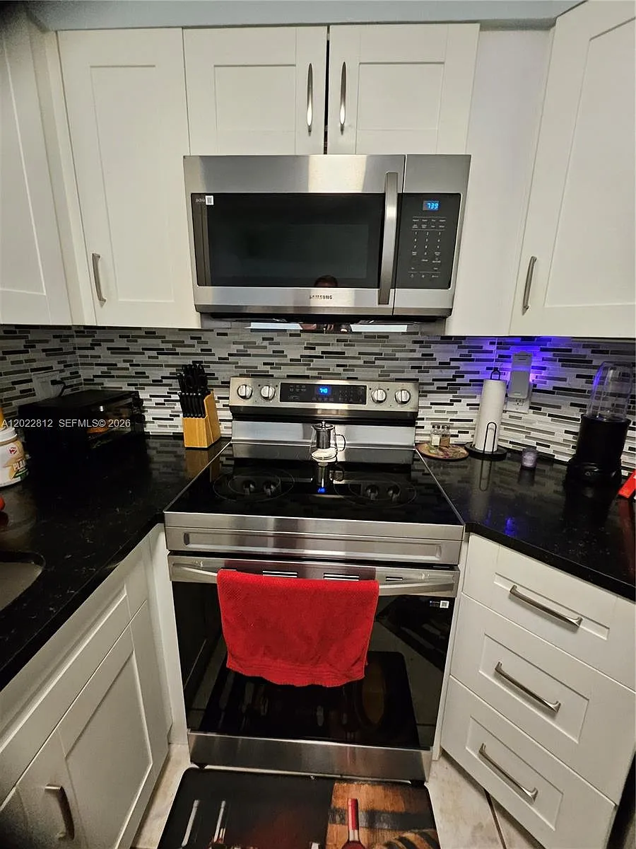 Building Photo - 212 Lake Pointe Dr #113