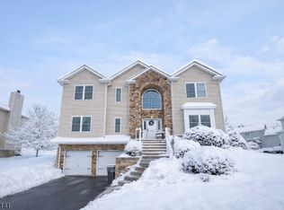 6 Jacob Way, Lopatcong Twp., NJ 08865