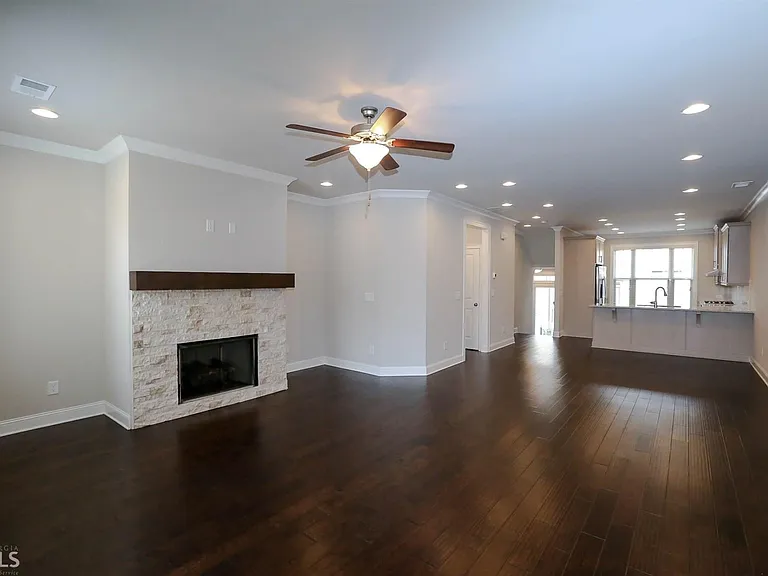 208 Bedford Aly — Photo 15
