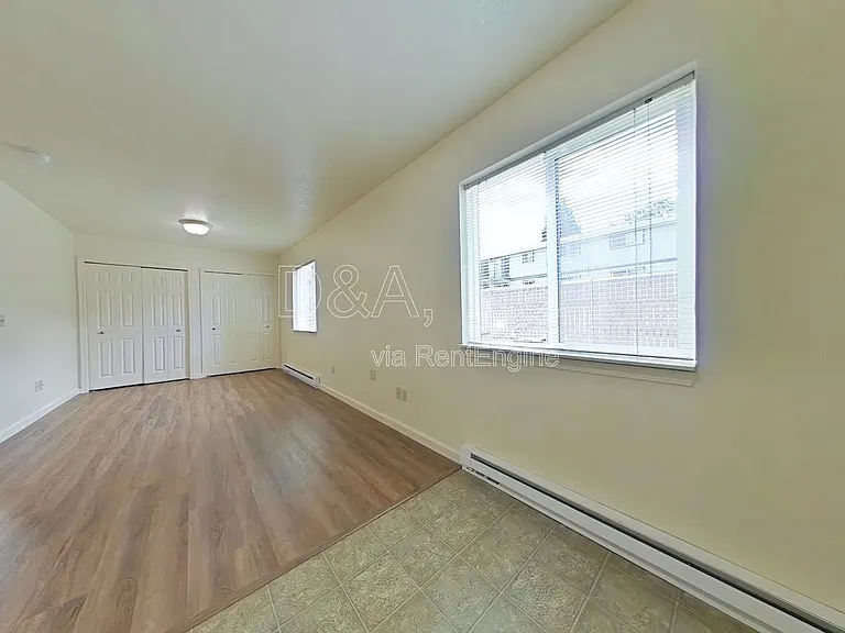 725 SW 13th St #5 — Photo 3