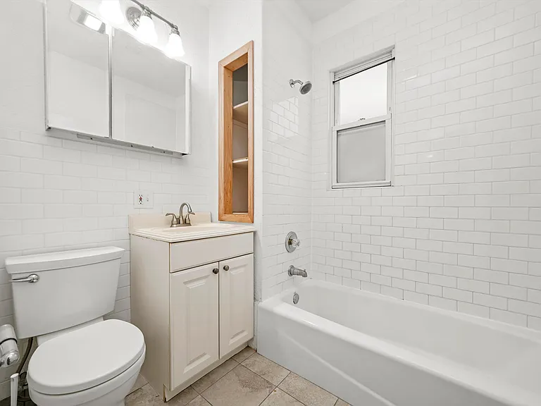 2444 W Gunnison St #1 — Photo 16