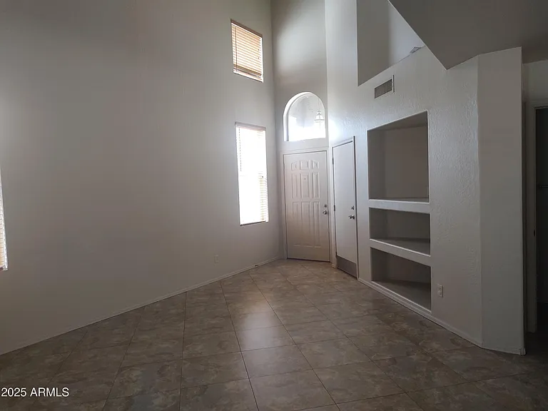 3239 E Kerry Ln — Photo 3