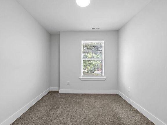 5th image of 166 Oakwood Ave