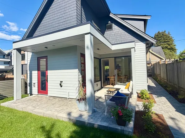 3768 Fleming St, Vancouver, BC V5N 3V8