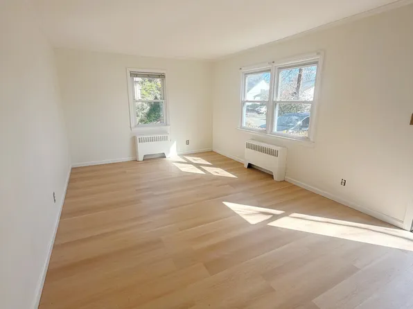 (undisclosed Address), Huntington Station, NY 11746