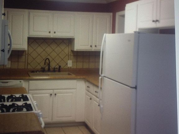 3rd image of 602 N Ash St