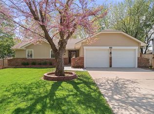 1920 S Parkwood Dr, Olathe, KS 66062