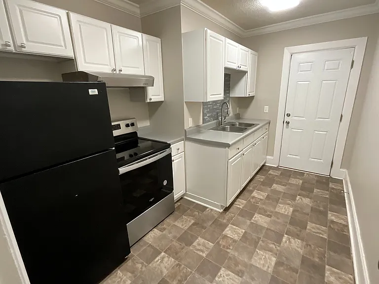 Large Garden- Kitchen