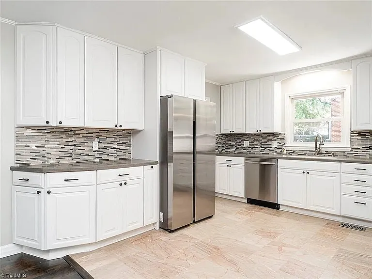 1313 Greenbriar St — Photo 1