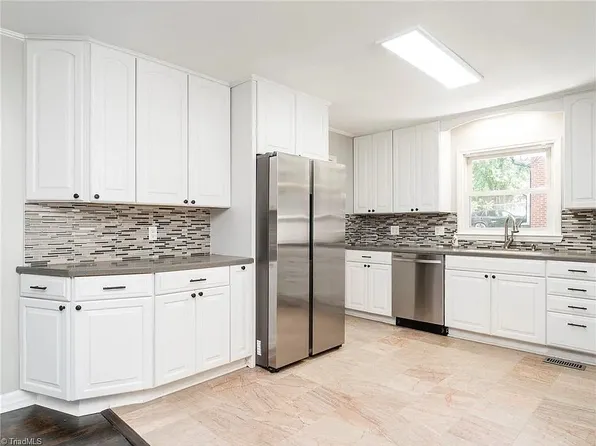 1313 Greenbriar St, Burlington, NC 27215