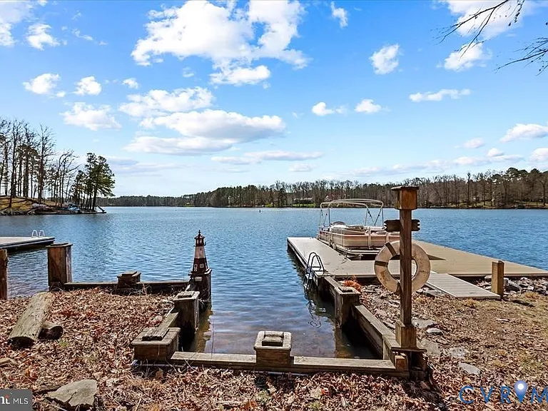 686 Lake Caroline Dr — Photo 15