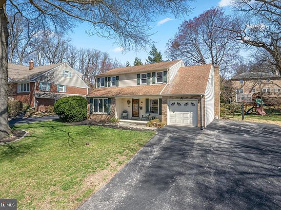 3rd image of 1005 Edwards Dr