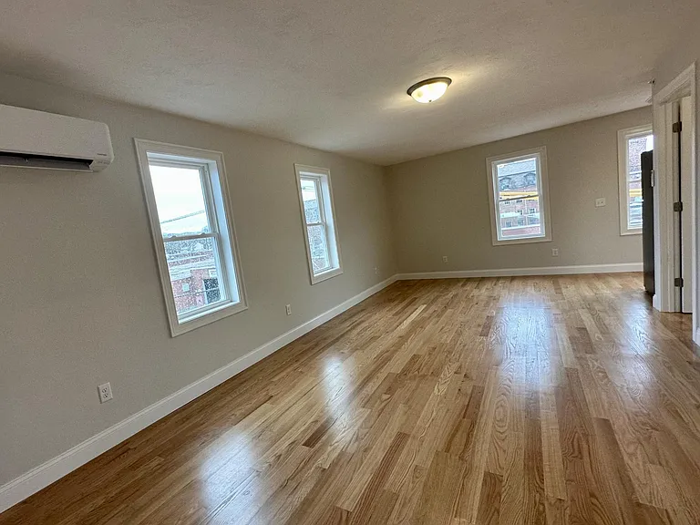 415 Danforth St #3 — Photo 3