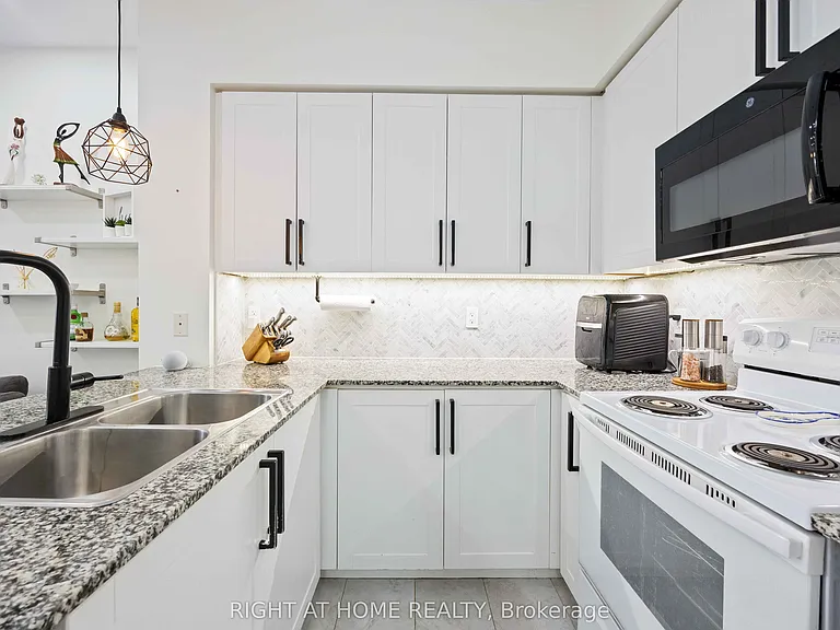 1060 Sheppard Ave W #1521 — Photo 22