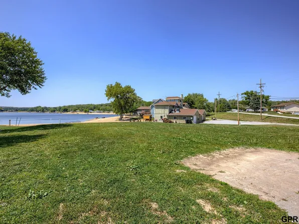 17214 Chalet Dr, Bellevue, NE 68123