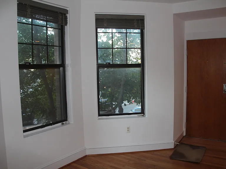 1844 1/2 California St NW — Photo 5