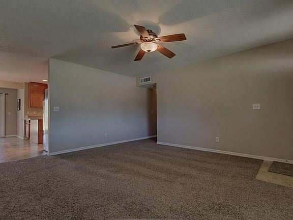 5th image of 416 E Carter Dr