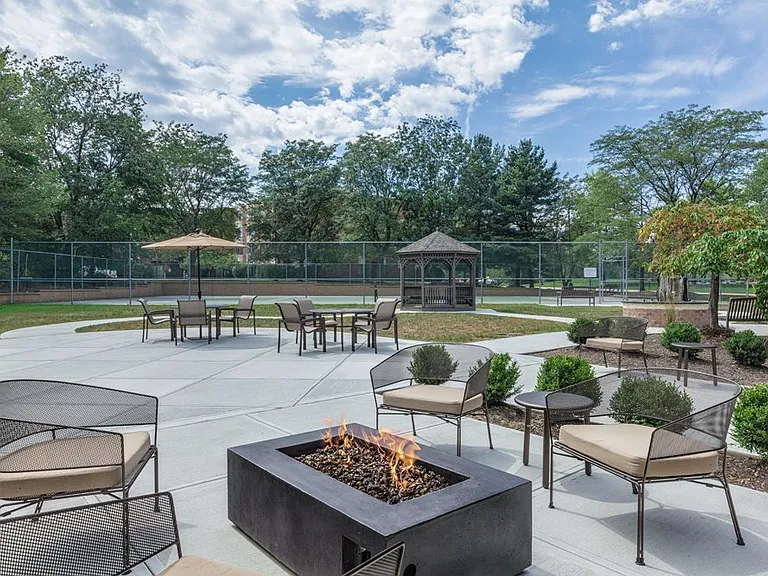 Four Seasons Apartments — Photo 15