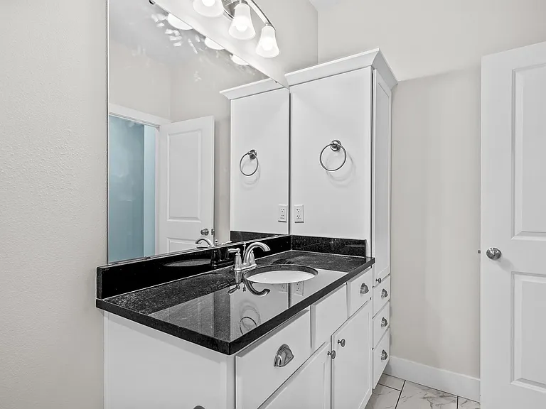 2205 W Mason Pl — Photo 26
