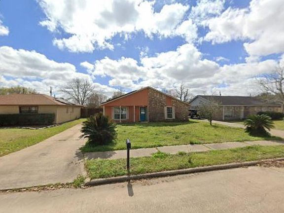 4th image of 252 Bastrop St