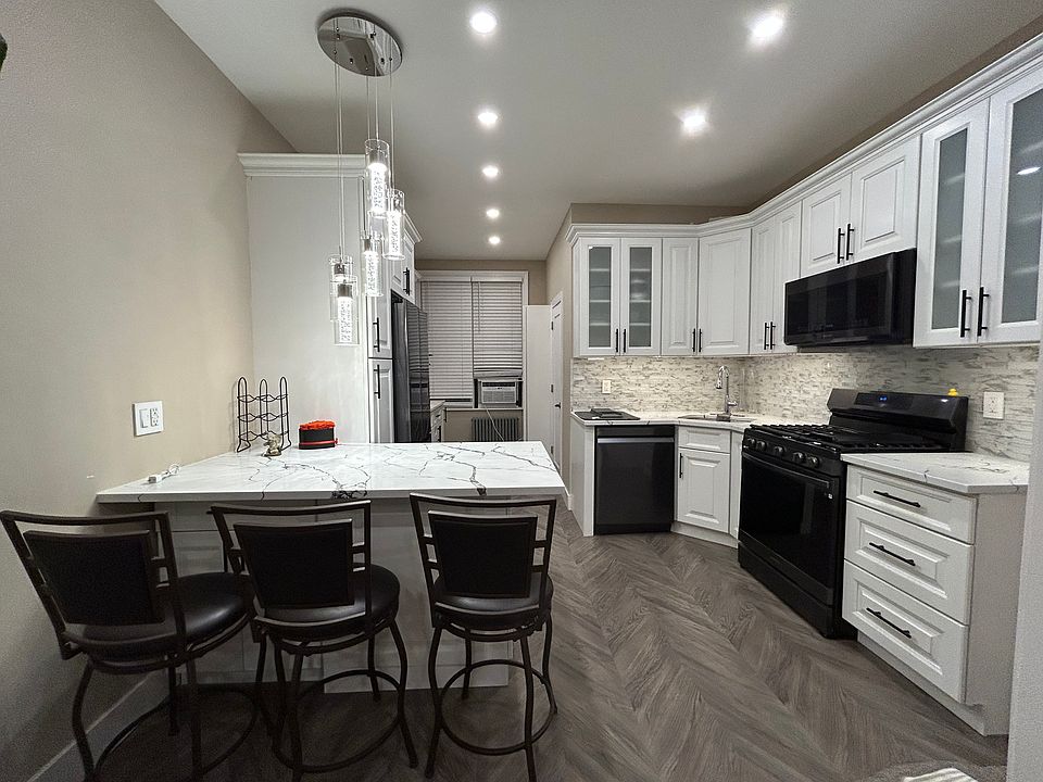 1st image of 552 Fairview Ave #1