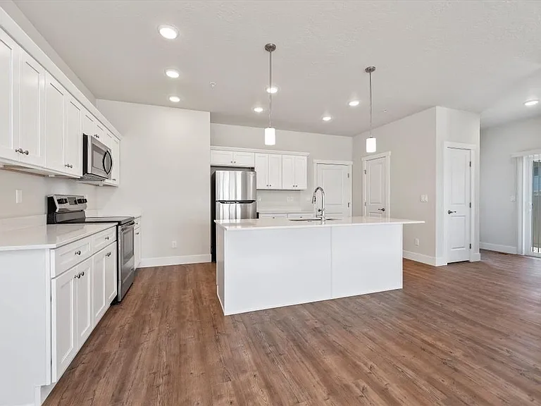 Ascent Townhomes — Photo 14