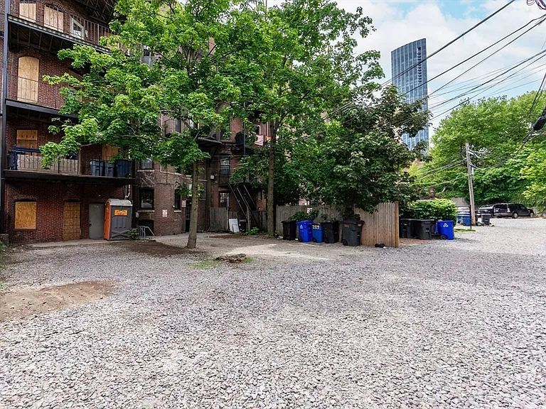 209 W Newton St #1 — Photo 6