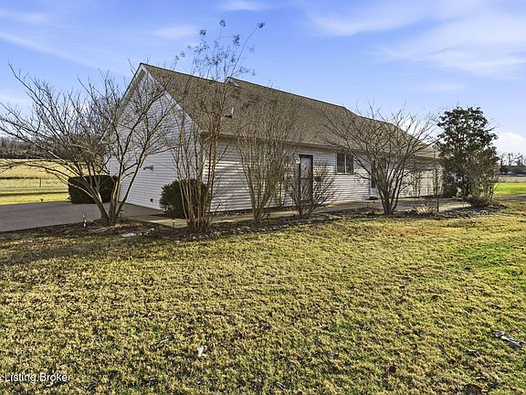 3rd image of 533 Hanging Rock Rd