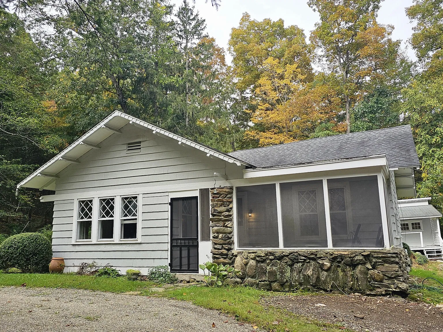 2 bed, 1.0 bath, 1026 sqft, $3,200 — Photo 2