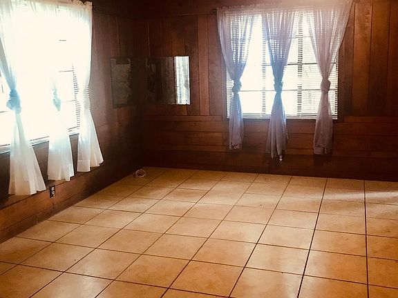 3rd image of 335 20th Ave S #335