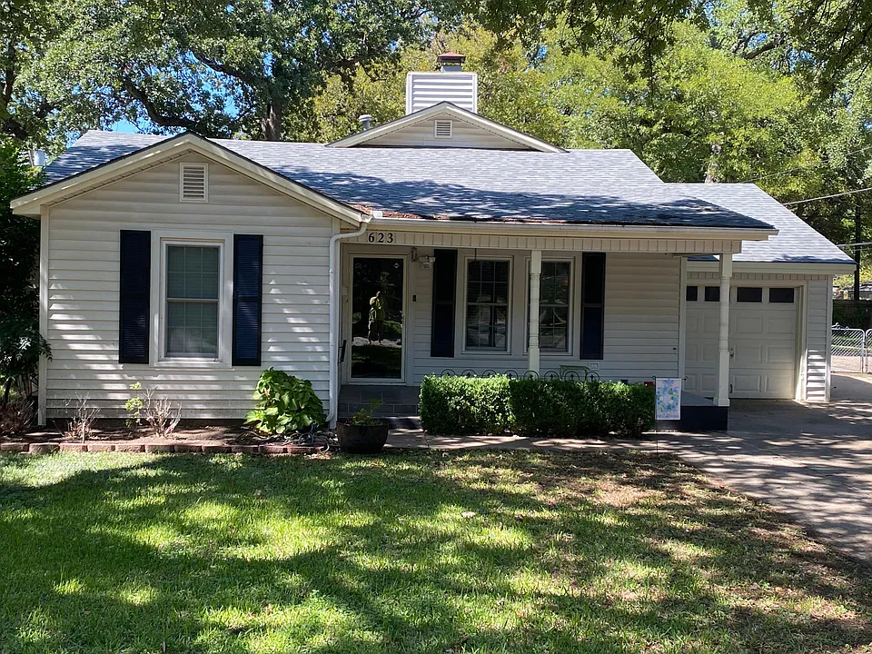 623 Club Oak Dr