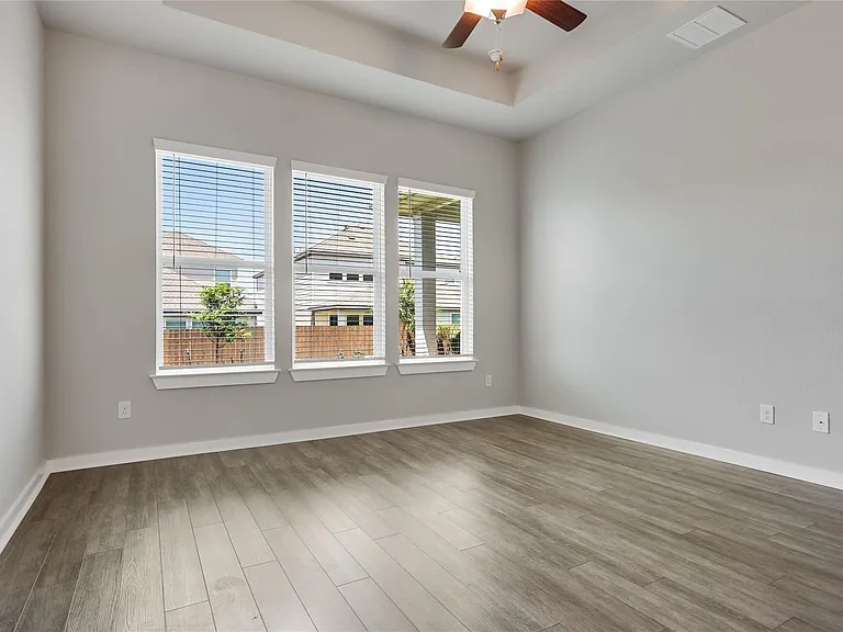 4318 Frankfurt Ln — Photo 16