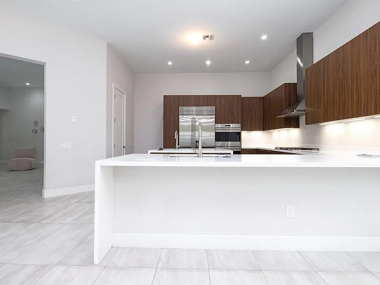 5663 Brookfield Cir W — Photo 28