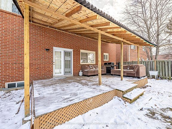 5th image of 256 Centennial Rd