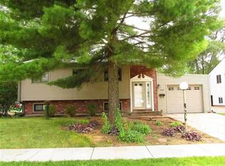 5030 44th Avenue Ct, Moline, IL 61265