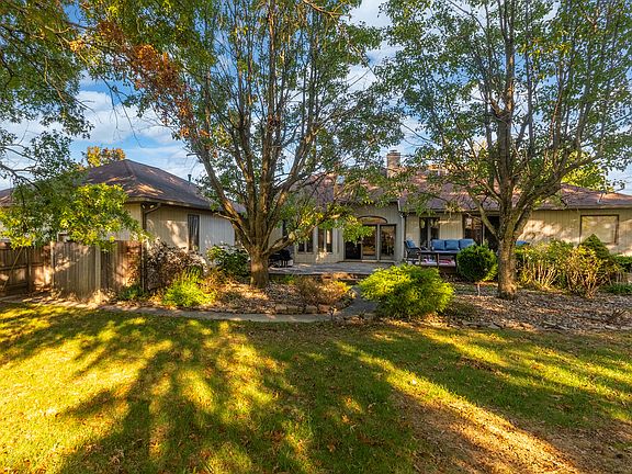 5th image of 600 Deer Lake Dr W