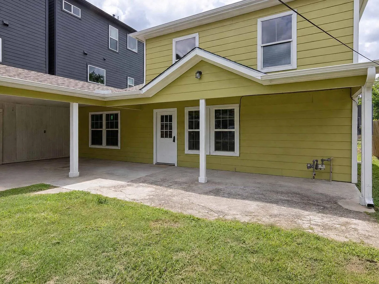3 bed, 2.5 bath, 1844 sqft, $1,900 — Photo 2
