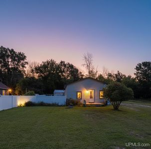 6652 P Rd, Gladstone, MI, 49837