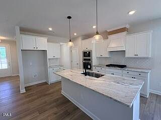 4th image of 501 Crescent Wood Trl #9