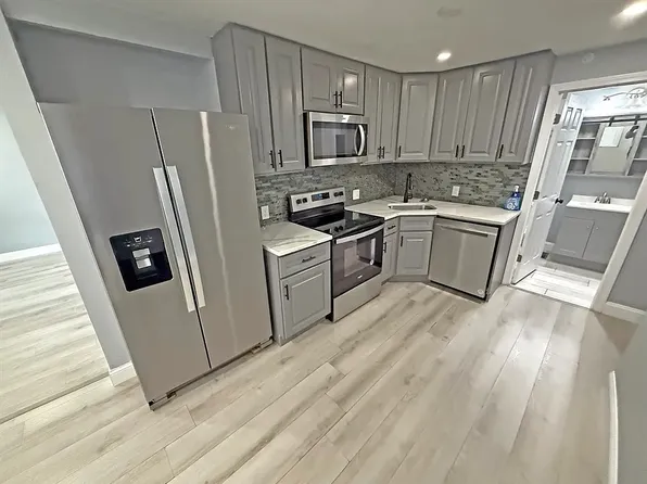 6 W Summer St, Taunton, MA