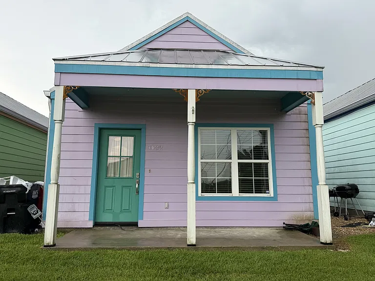 1402 General Mouton Ave — Photo 1