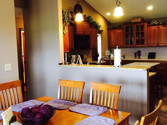 5th image of 220 Deborah Ct