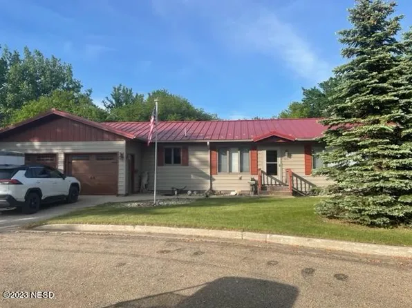 603 Circle Dr, Clear Lake, SD 57226