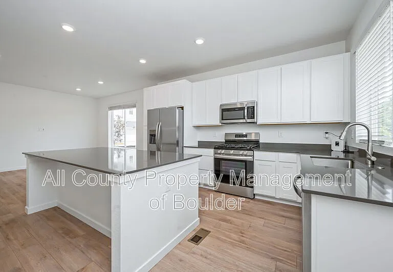 1432 Sanitas Ln — Photo 2
