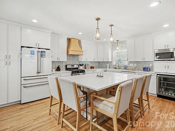 4th image of 3633 Conway Ave